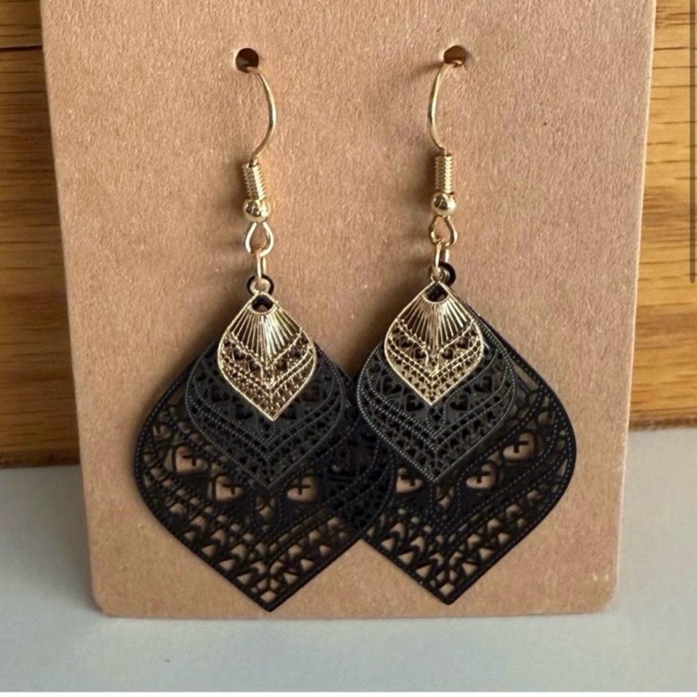Boho NEW Bohemian Black and Gold Filigree Earrings